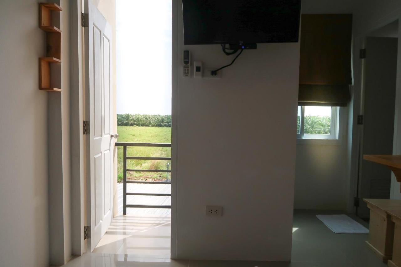 Baan Urt Suratthani Airport Hotel Surat Thani Exteriör bild